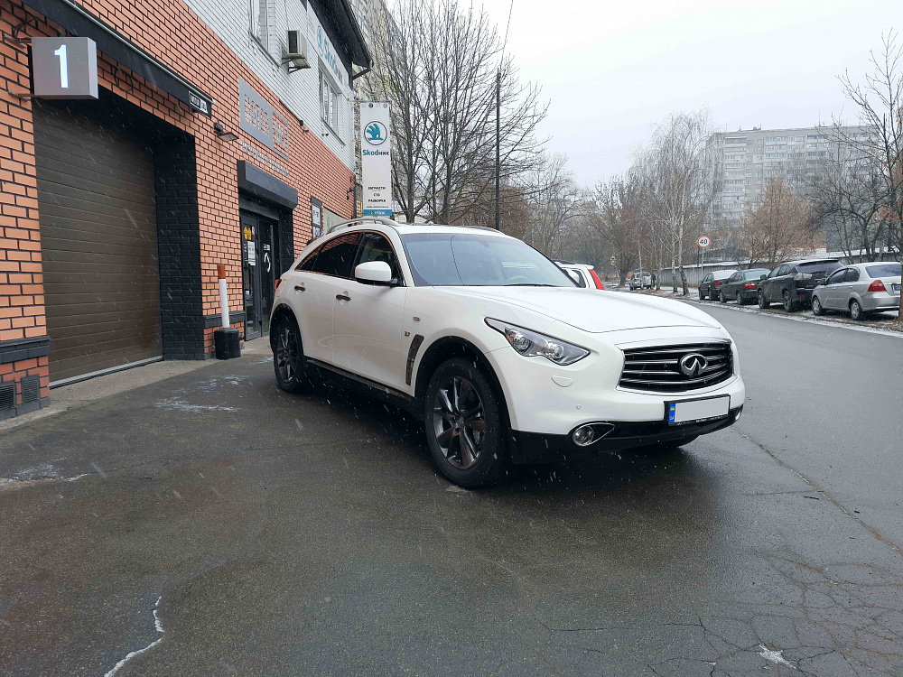 ГБО на Infiniti QX70 3.7 2013